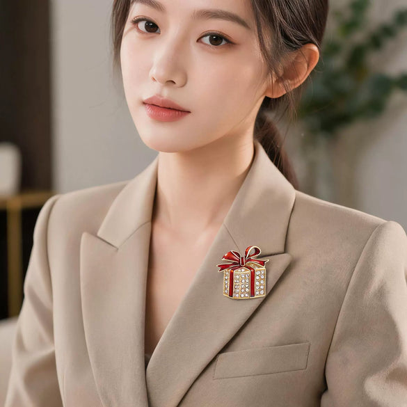 Women's Cartoon Flower Brooch Pin Simple Alloy Design With Diamondencrusted Detail For Fashion Clothing Accessories