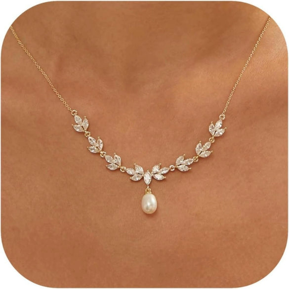 Women's Casual Copper Leaf Pendant Necklace With Pearl Lucky Bag Design Electroplated Non Fading Clavicle Chain Daily Jewelry