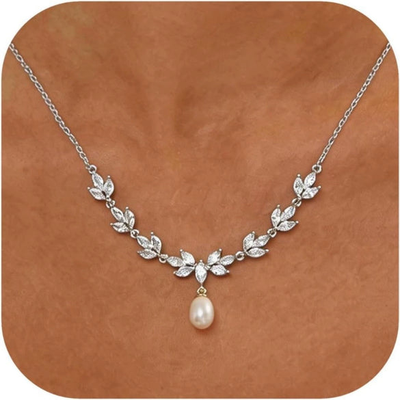 Women's Casual Copper Leaf Pendant Necklace With Pearl Lucky Bag Design Electroplated Non Fading Clavicle Chain Daily Jewelry