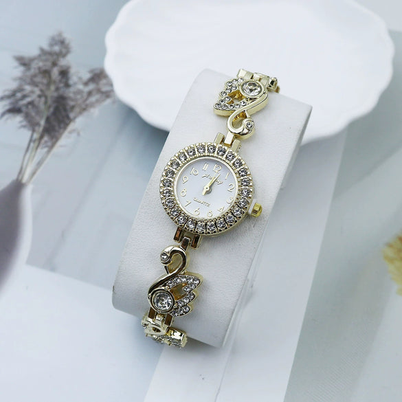 Women's Casual Quartz Bracelet Watch Alloy Material Round Dial