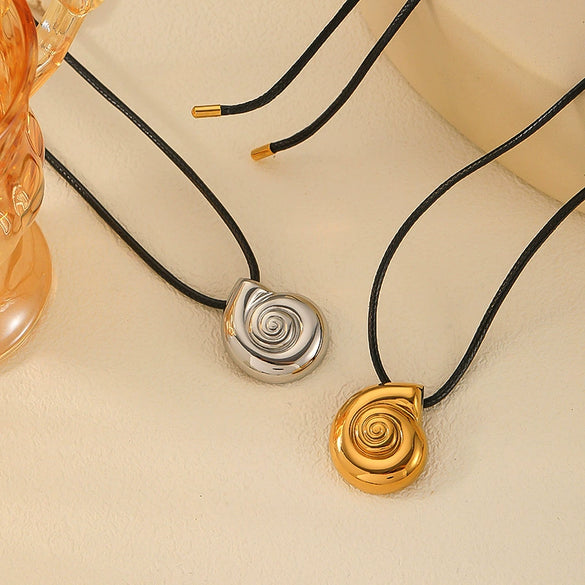 Women's Casual Style Geometric Conch Titanium Steel And Stainless Steel Necklace With Electroplating And O Shaped Chain