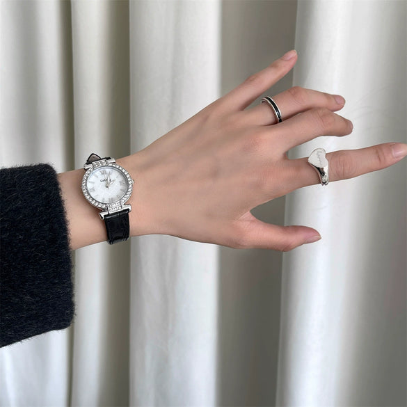 Women's Casual Watch With Round Dial Imitation Leather Strap Metal Case And Stainless Steel Buckle