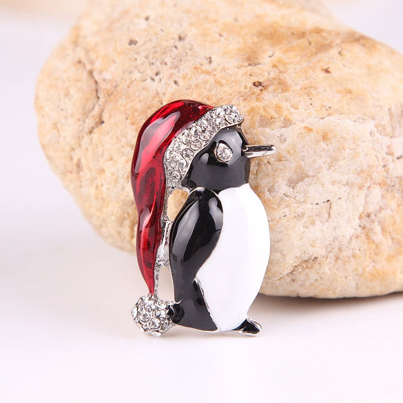 Women's Christmas Penguin Brooch Pin With Rhinestone Detailing And Electroplated Alloy Animal Jewelry Design