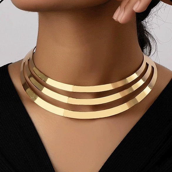 Women's Cold Style Geometric Iron Necklace With Imitation Pearl And Glossy Electroplated Metal Ring Pendant