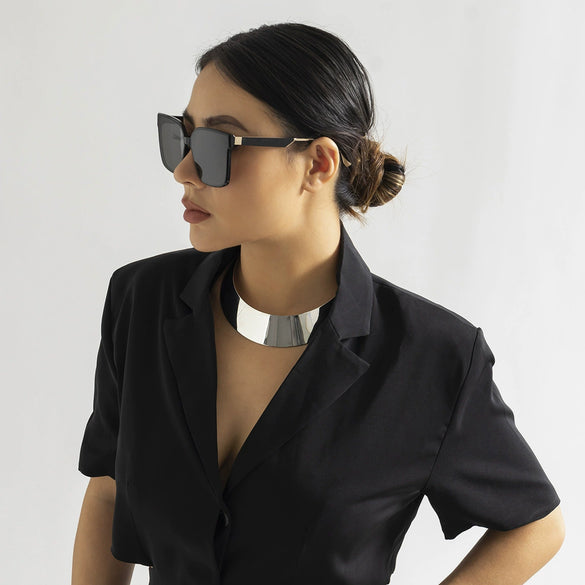 Women's Cold Style Geometric Iron Necklace With Imitation Pearl And Glossy Electroplated Metal Ring Pendant