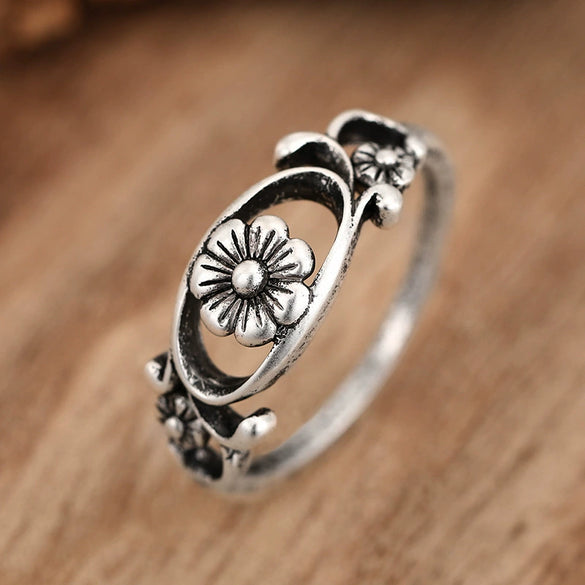 Women's Copper Geometric Hollow Flower Ring With Electroplating