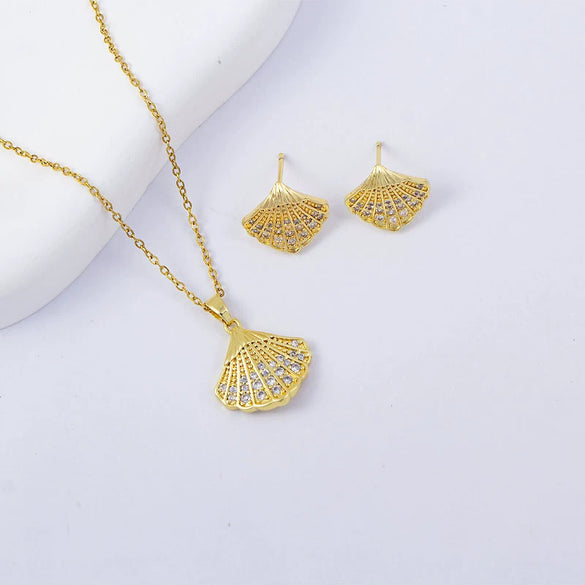 Women's Copper Geometric Light Luxury Electroplated Pendant Necklace With O Word Chain