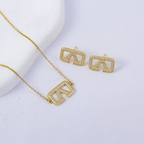 Women's Copper Geometric Light Luxury Electroplated Pendant Necklace With O Word Chain