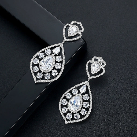Women's Copper Geometric Long Pendant Earrings Simple Electroplated Fashion Statement Earrings For Elegant Evening Wear