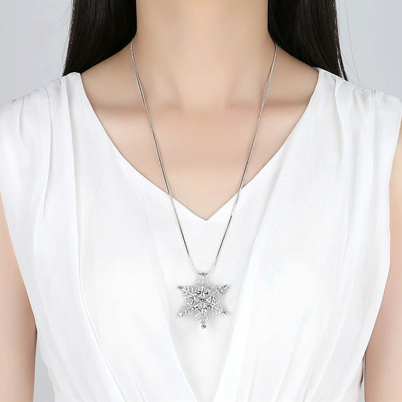 Women's Copper Inlaid Zircon Snowflake Necklace Snake Bone Chain Geometric Fashion Jewelry With Electroplated Finish