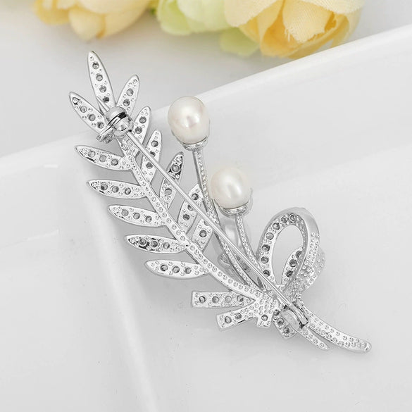 Women's Copper Leaf Brooch With Zircon And Freshwater Pearl Electroplated Minimalist Botanical Corsage Accessory