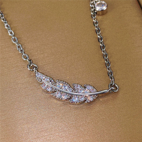 Women's Copper Leaf Necklace With Inlaid Zircon Pendant And Ochain Geometric Pattern Light Luxury Style