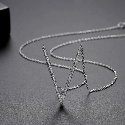 Women's Copper Letter Pendant Necklace With Zircon Inlay Electroplated Finish And Cross Chain Simple Fashion Jewelry