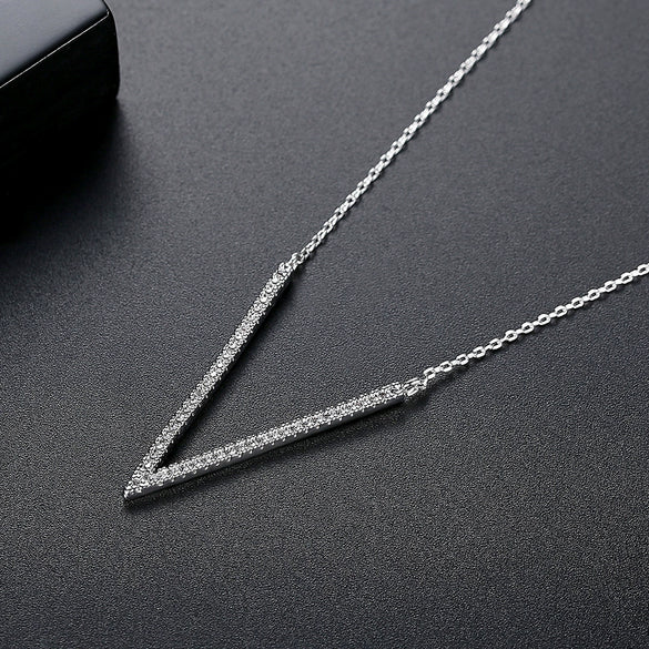 Women's Copper Letter Pendant Necklace With Zircon Inlay Electroplated Finish And Cross Chain Simple Fashion Jewelry