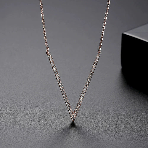 Women's Copper Letter Pendant Necklace With Zircon Inlay Electroplated Finish And Cross Chain Simple Fashion Jewelry