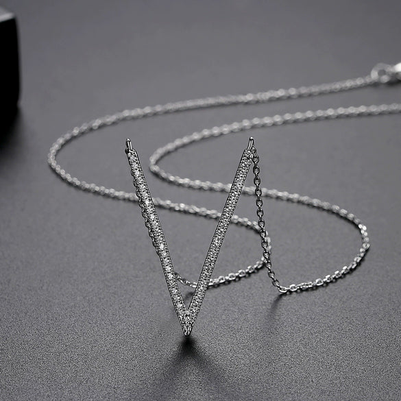 Women's Copper Letter Pendant Necklace With Zircon Inlay Electroplated Finish And Cross Chain Simple Fashion Jewelry