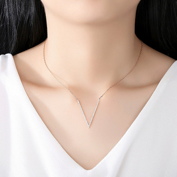 Women's Copper Letter Pendant Necklace With Zircon Inlay Electroplated Finish And Cross Chain Simple Fashion Jewelry