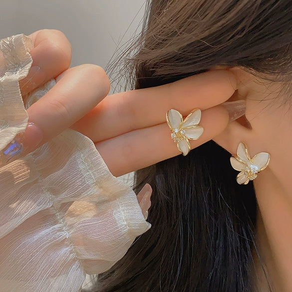 Women's Copper Resin Flower Petal Earrings With Zircon Flower Stamen Design Romantic Light Luxury Floral Earrings