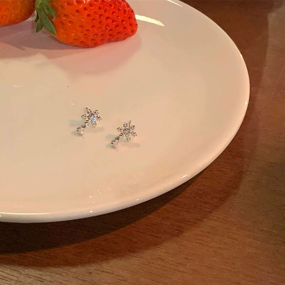 Women's Copper Zirconia Snowflake Earrings Geometric Light Luxury Jewelry With An Elegant And Distinctive Style