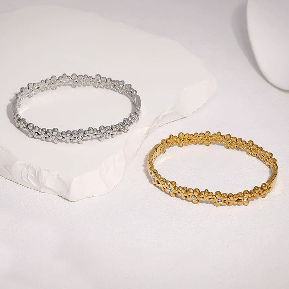 Women's Daisy Floral Stainless Steel Bracelet With Rhinestone Accents And Gold Plated Clasp Elegant Sweet Jewelry