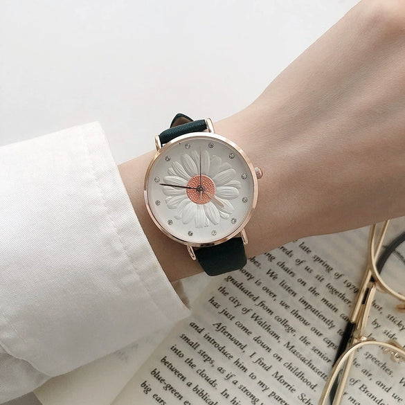 Women's Daisy Watch Alloy Case Ordinary Glass Mirror 3D Relief Simple Elegant Leisure Style