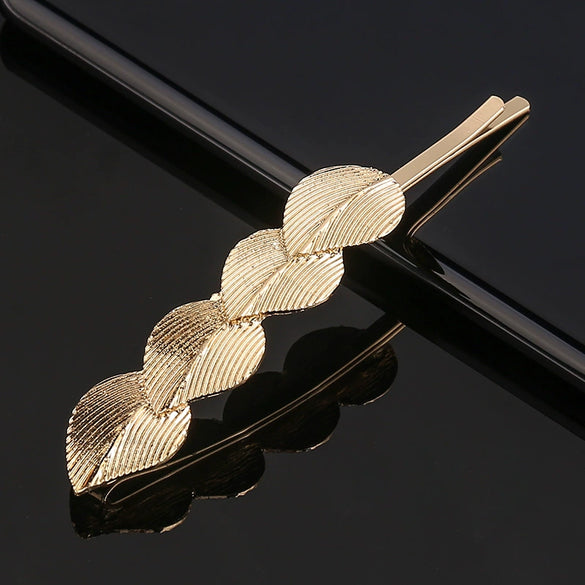 Women’s Electroplated Alloy Hair Clip With Bee Leaf And Ocean Shell Motifs For Side Bang Styling