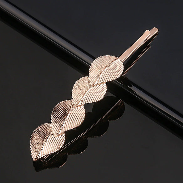 Women’s Electroplated Alloy Hair Clip With Bee Leaf And Ocean Shell Motifs For Side Bang Styling