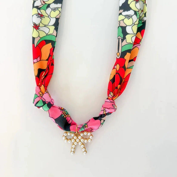 Women's Electroplated Heart Shape Stainless Steel And Titanium Steel Necklace Pendant And Art Silk Scarf