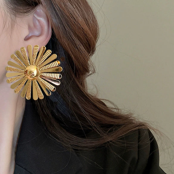Women's Electroplated Iron Hollow Flower Statement Earrings Retro Trendy Fashion Jewelry