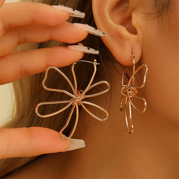 Women's Electroplated Metal Flower Earrings With Hollow Statement Design And Stainless Steel Ear Posts For Wholesale Fashion Jewelry