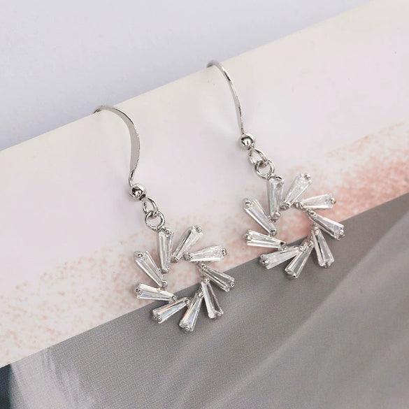 Women's Elegant Alloy Windmill Plant Flower Jewelry Set With Zircon Inlay Necklace And Earrings