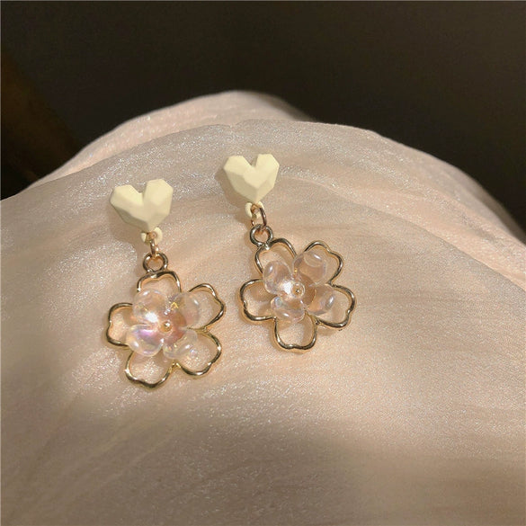 Women's Elegant Fashionable Ear Studs With Pearl Mango Shape Alloy Material Electroplating Treatment And Bow Pattern
