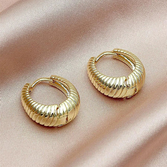 Women's Elegant Geometric Copper Ear Buckle Earrings With Electroplating