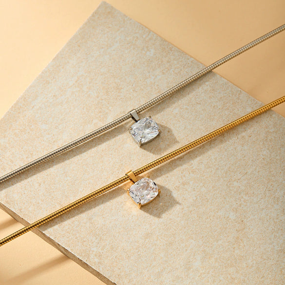 Women's Elegant Square Zircon Geometric Stainless Steel Necklace With Gold Plating And Simple Clavicle Chain