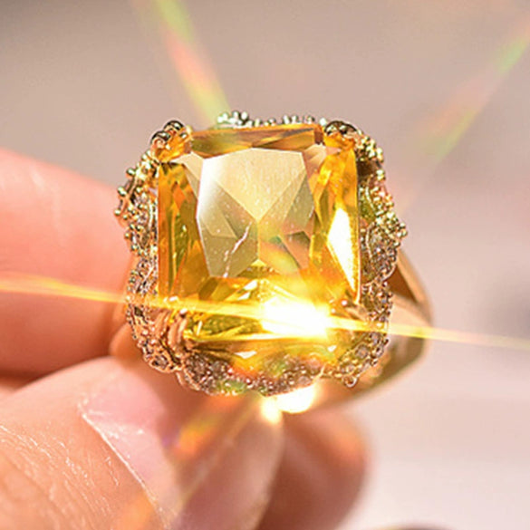 Women's Exaggerated Geometric Alloy Ring With Inlaid Champagne Square Stone Two Tone Gold Plated Electroplated Jewelry