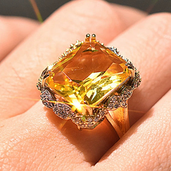 Women's Exaggerated Geometric Alloy Ring With Inlaid Champagne Square Stone Two Tone Gold Plated Electroplated Jewelry