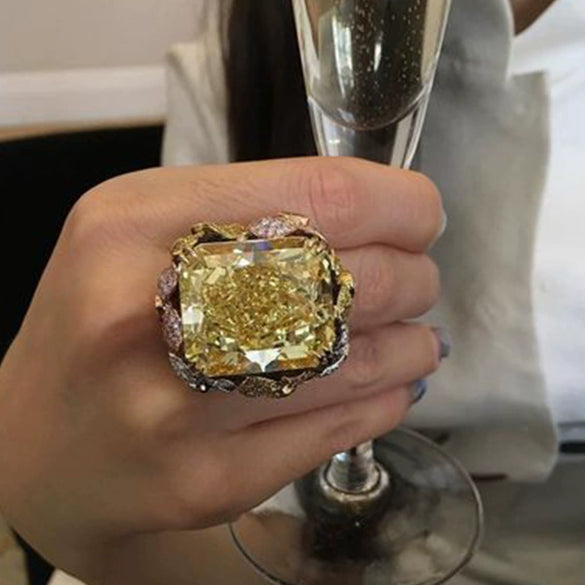 Women's Exaggerated Geometric Alloy Ring With Inlaid Champagne Square Stone Two Tone Gold Plated Electroplated Jewelry
