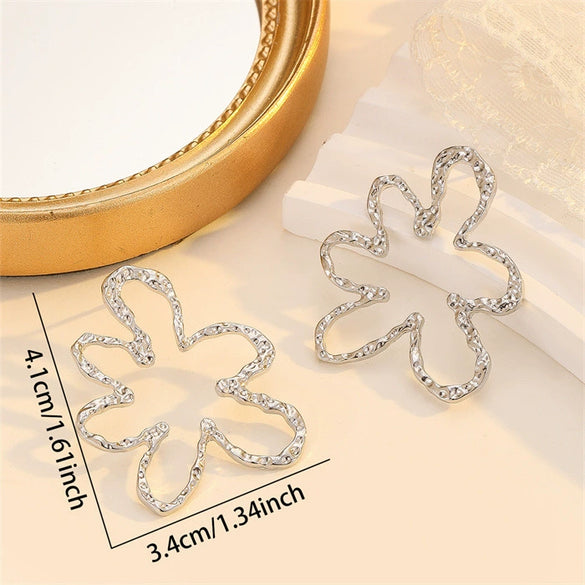 Women's Exaggerated Hollow Floral Earrings In Electroplated Zinc Alloy With A Simple Elegant Design