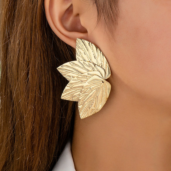Women’s Exaggerated Leaf Drop Earrings In Alloy With Electroplated Finish And Botanical Statement Design