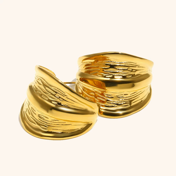 Women's Exaggerated Pleated Cshaped Geometric Earrings In Stainless Steel With Gold Electroplated Finish