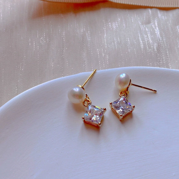 Women's Exotic 925 Silver Needle Natural Freshwater Pearl Alien Shape Earrings