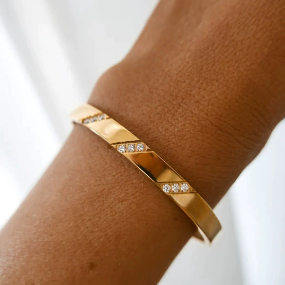 Women's Fashion Allmatch Stainless Steel Bracelet With 18K Gold Twill Inlaid White Zircon And Geometric Design