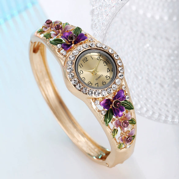 Women's Fashion Alloy Bracelet Quartz Watch With Diamonddecorated Flower And Round Dial
