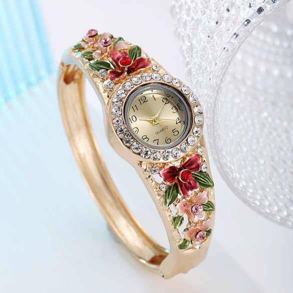 Women's Fashion Alloy Bracelet Quartz Watch With Diamonddecorated Flower And Round Dial