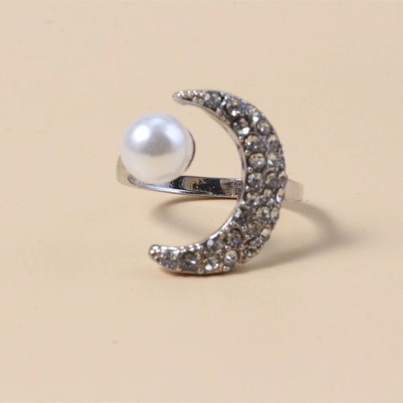 Women's Fashion Alloy Moon Pearl Joint Ring With Diamond Set Detail Retro Simple Exaggerated Statement Ring