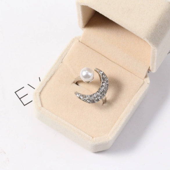 Women's Fashion Alloy Moon Pearl Joint Ring With Diamond Set Detail Retro Simple Exaggerated Statement Ring