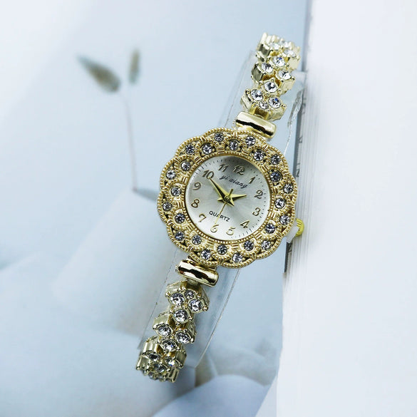 Women's Fashion Alloy Quartz Watch With Printed Logo Spiral Crown Mineral Reinforced Mirror And Jewelry Buckle