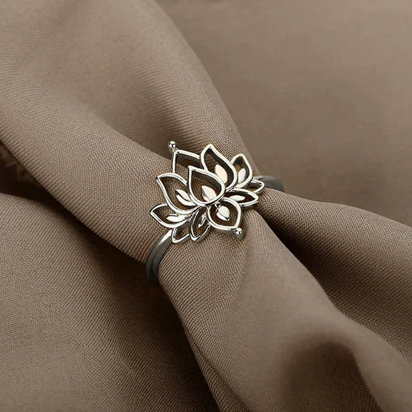 Women's Fashion Antique Exquisite Copper Finger Ring With Flower And Geometric Pattern Electroplated Pastoral Style