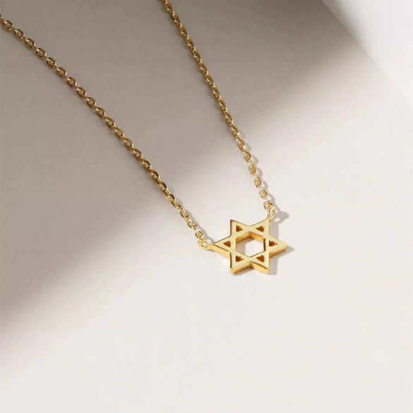 Women's Fashion Brass Geometric Conch And Star Pendant Necklace With Electroplated Clavicle Chain