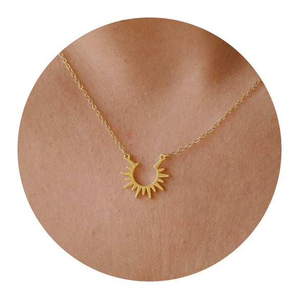 Women's Fashion Brass Geometric Conch And Star Pendant Necklace With Electroplated Clavicle Chain